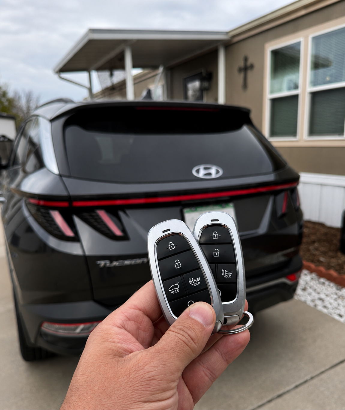 Hyundai Tucson smart key pair ready at the driveway